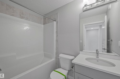 72 1010 Rabbit Hill Road, Edmonton, AB - Indoor Photo Showing Bathroom