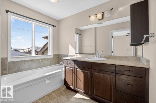 23 2815 34 Avenue, Edmonton, AB - Indoor Photo Showing Bathroom