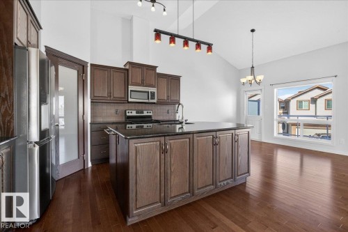 23 2815 34 Avenue, Edmonton, AB - Indoor Photo Showing Kitchen