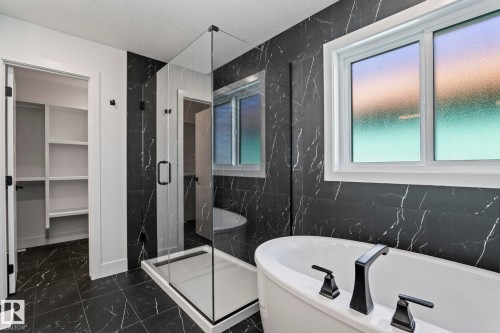 8516 181 Avenue, Edmonton, AB - Indoor Photo Showing Bathroom