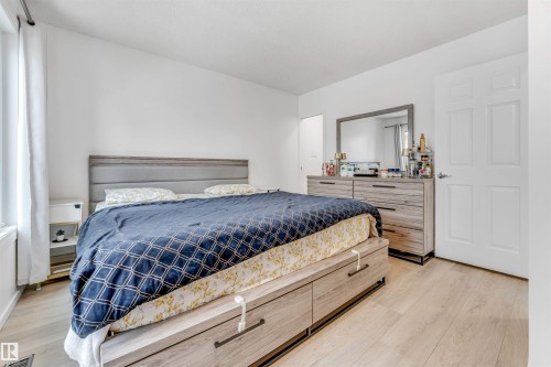 18403 55 Avenue, Edmonton, AB - Indoor Photo Showing Bedroom