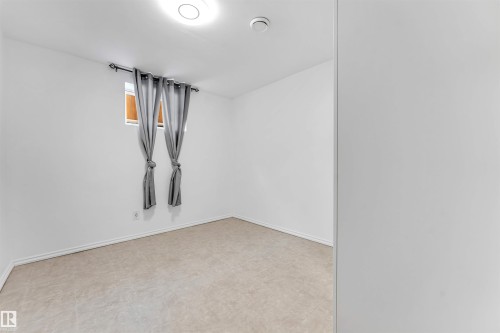 18403 55 Avenue, Edmonton, AB - Indoor Photo Showing Other Room