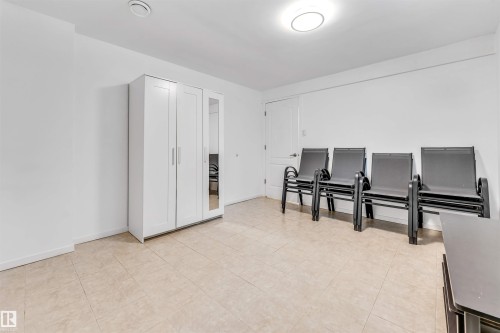 18403 55 Avenue, Edmonton, AB - Indoor Photo Showing Other Room