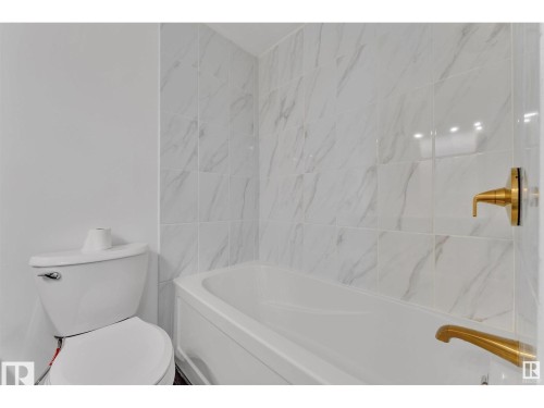 8004 130 Avenue, Edmonton, AB - Indoor Photo Showing Bathroom