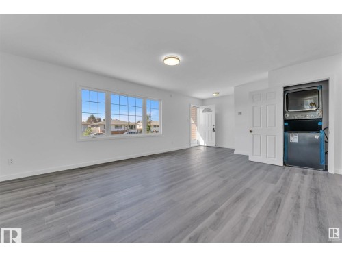 8004 130 Avenue, Edmonton, AB - Indoor Photo Showing Other Room