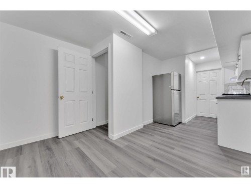 8004 130 Avenue, Edmonton, AB - Indoor Photo Showing Other Room