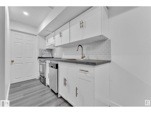 8004 130 Avenue, Edmonton, AB - Indoor Photo Showing Kitchen