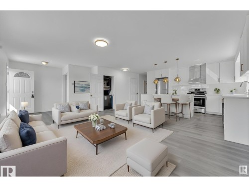 8004 130 Avenue, Edmonton, AB - Indoor Photo Showing Living Room