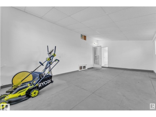 8004 130 Avenue, Edmonton, AB - Indoor