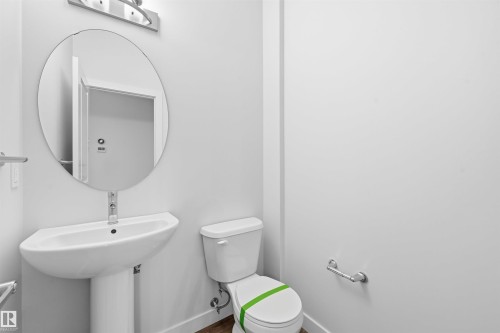 38 1010 Rabbit Hill Road, Edmonton, AB - Indoor Photo Showing Bathroom
