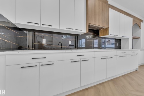 749 Astoria Way, Devon, AB - Indoor Photo Showing Kitchen