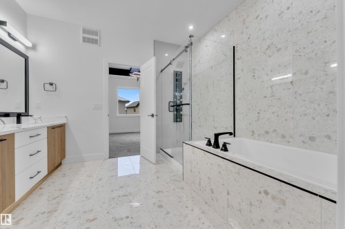 749 Astoria Way, Devon, AB - Indoor Photo Showing Bathroom