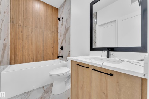 749 Astoria Way, Devon, AB - Indoor Photo Showing Bathroom