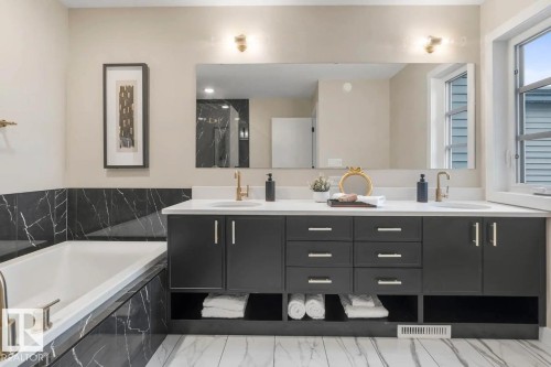 22725 89A Avenue, Edmonton, AB - Indoor Photo Showing Bathroom