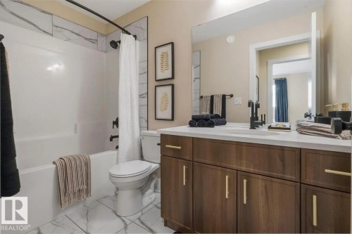 22725 89A Avenue, Edmonton, AB - Indoor Photo Showing Bathroom