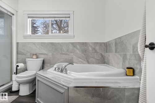 10704 130 Street, Edmonton, AB - Indoor Photo Showing Bathroom