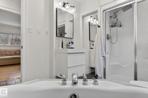 10704 130 Street, Edmonton, AB - Indoor Photo Showing Bathroom