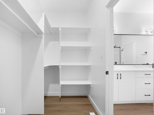 5015 46 Ave, Calmar, AB - Indoor With Storage