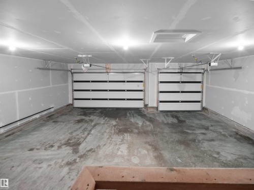 5015 46 Ave, Calmar, AB - Indoor Photo Showing Garage