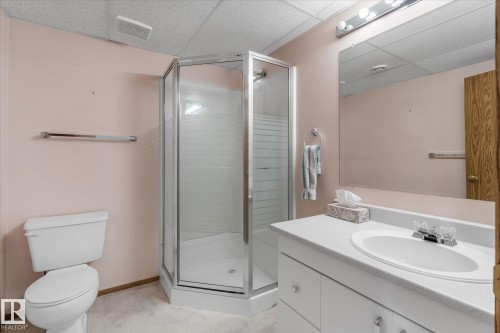 10728 153 Avenue, Edmonton, AB - Indoor Photo Showing Bathroom