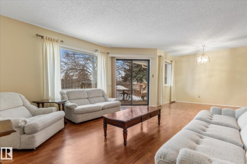 10728 153 Avenue, Edmonton, AB - Indoor Photo Showing Living Room