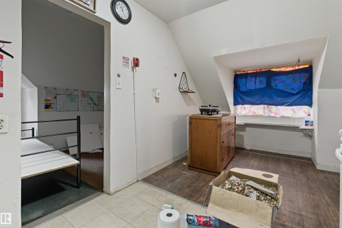 9513 103 Avenue, Edmonton, AB - Indoor