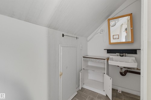 9513 103 Avenue, Edmonton, AB - Indoor Photo Showing Other Room