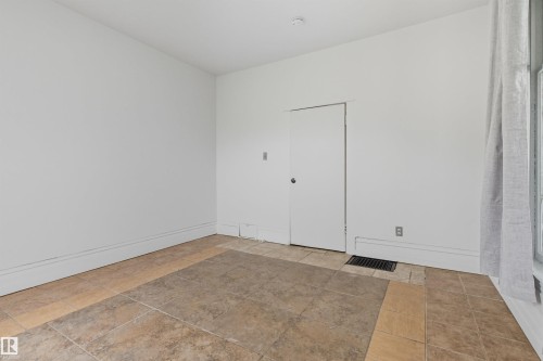 9513 103 Avenue, Edmonton, AB - Indoor Photo Showing Other Room