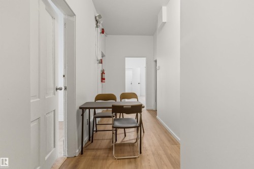 9513 103 Avenue, Edmonton, AB - Indoor Photo Showing Other Room