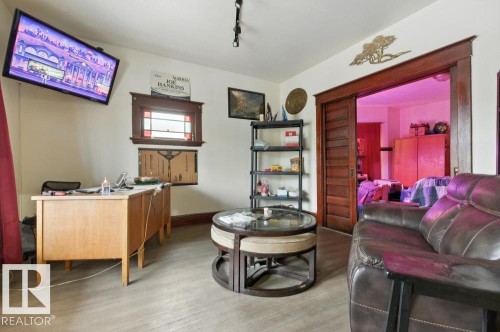 10256 95 Street, Edmonton, AB - Indoor