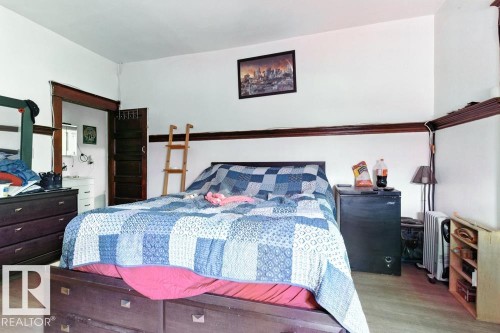 10256 95 Street, Edmonton, AB - Indoor Photo Showing Bedroom