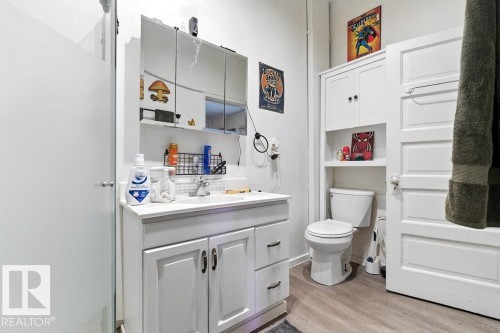 10256 95 Street, Edmonton, AB - Indoor Photo Showing Bathroom