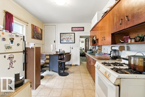 10256 95 Street, Edmonton, AB - Indoor Photo Showing Kitchen