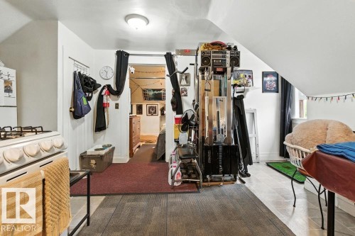 10256 95 Street, Edmonton, AB - Indoor Photo Showing Other Room