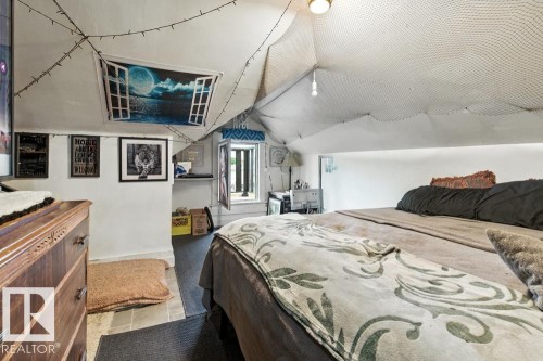 10256 95 Street, Edmonton, AB - Indoor Photo Showing Bedroom