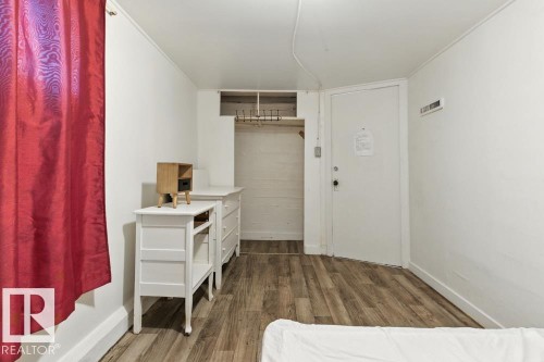 10256 95 Street, Edmonton, AB - Indoor