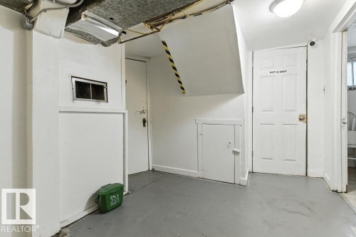 10256 95 Street, Edmonton, AB - Indoor