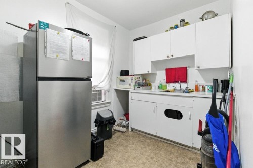 10260 95 Street, Edmonton, AB - Indoor Photo Showing Kitchen