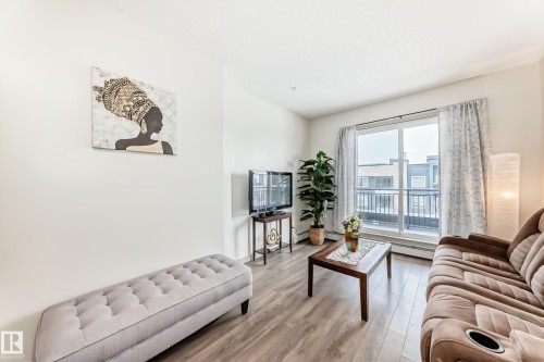 406 504 Griesbach Parade, Edmonton, AB - Indoor Photo Showing Living Room