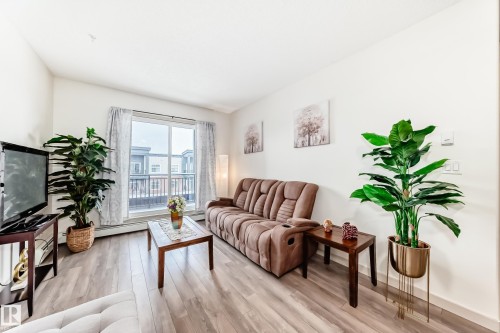 406 504 Griesbach Parade, Edmonton, AB - Indoor Photo Showing Living Room