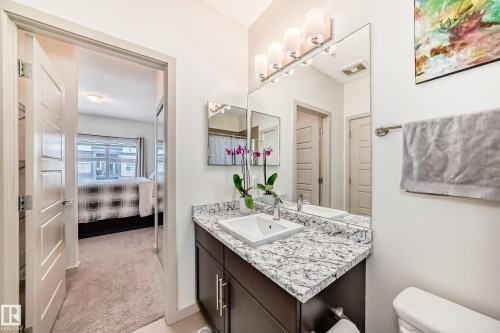 406 504 Griesbach Parade, Edmonton, AB - Indoor Photo Showing Bathroom