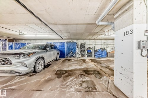 406 504 Griesbach Parade, Edmonton, AB - Indoor Photo Showing Garage