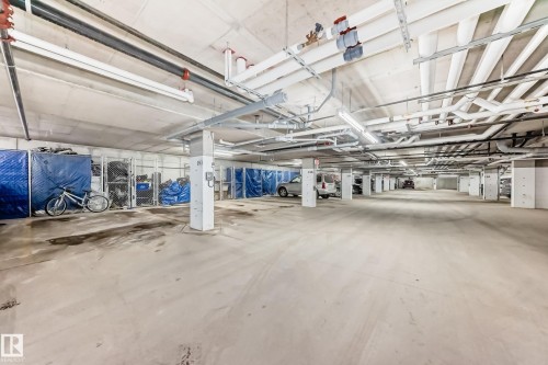 406 504 Griesbach Parade, Edmonton, AB - Indoor Photo Showing Garage