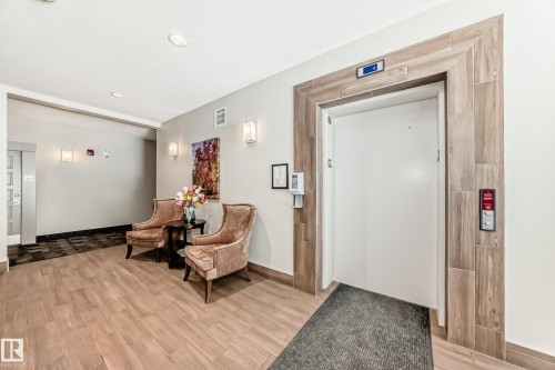 406 504 Griesbach Parade, Edmonton, AB - Indoor Photo Showing Other Room