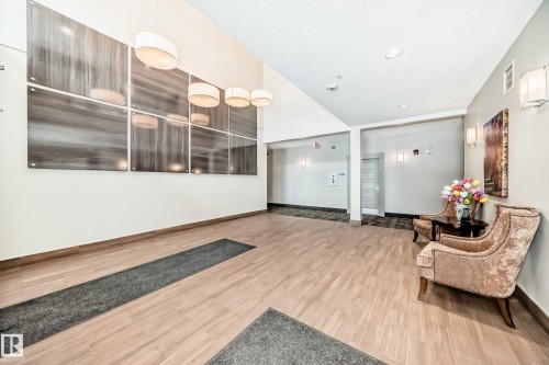 406 504 Griesbach Parade, Edmonton, AB - Indoor Photo Showing Other Room