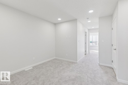 319 Edgemont Drive, Edmonton, AB - Indoor Photo Showing Other Room
