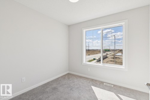 319 Edgemont Drive, Edmonton, AB - Indoor Photo Showing Other Room
