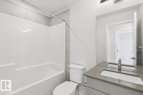 319 Edgemont Drive, Edmonton, AB - Indoor Photo Showing Bathroom