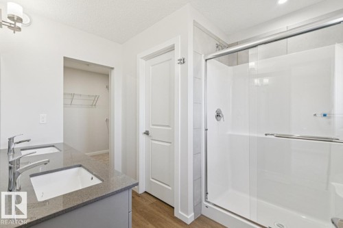 319 Edgemont Drive, Edmonton, AB - Indoor Photo Showing Bathroom