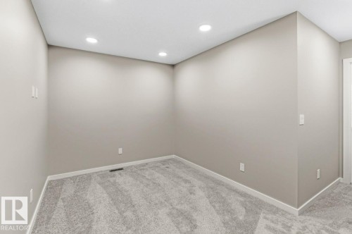 319 Edgemont Drive, Edmonton, AB - Indoor Photo Showing Other Room